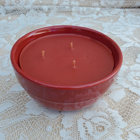 Red Stoneware bowl w/ Baked Apple Pie scent candle New 3 wick Celebrating Home - Picture 1 of 7